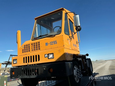 2011 Ottawa Tracteur de manœuvre