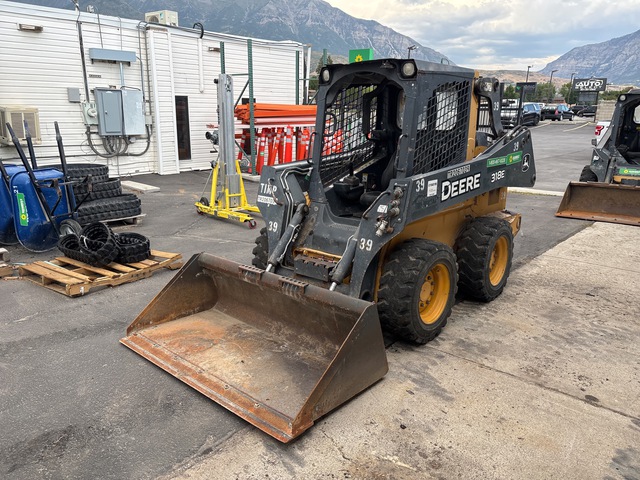 2015 John Deere 318E Skid Steer Loader 2015 John Deere 318E Skid Steer Loader