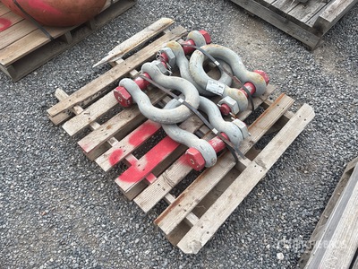 Quantity of (4) Crosby 2.5 in Shackle