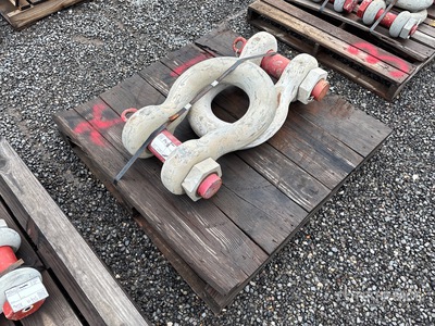 Quantity of (2) Crosby 4 in Shackle