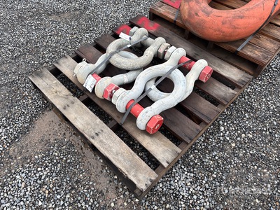 Quantity of (4) Crosby 2.5 in Shackle