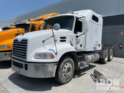 2015 Mack CXU613 6x4 Cabina con cuccetta per trattore stradale (Inoperable)