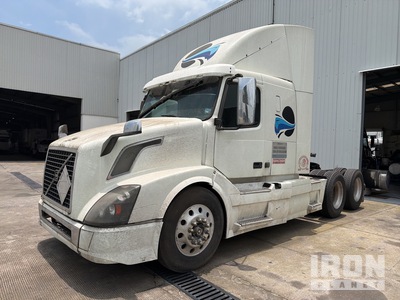 2015 Volvo VNL 6x4 Cabina con cuccetta per trattore stradale (Inoperable)