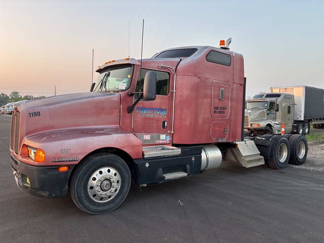 2007 Kenworth T600 6x4 T/A Sleeper Truck Tractor