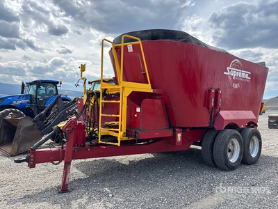 2021 Supreme 1000T 40000 lb Feed Wagon