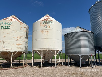 1988 Prairie Steel +/- 2400 bu Smooth Wall Hopper Grain Bin