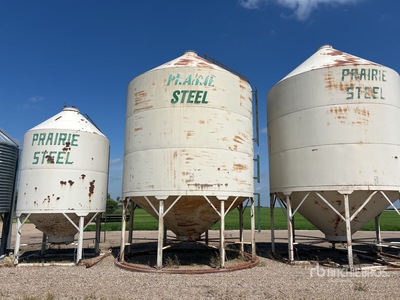 1988 Prairie Steel +/- 2400 bu Smooth Wall Hopper Grain Bin