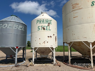 1988 Prairie Steel +/- 800 bu Smooth Wall Hopper Grain Bin