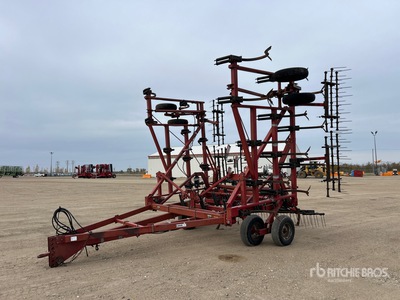 Case IH 5600 35 ft Chisel Plow