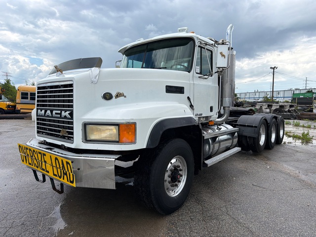 2000 Mack CL713 8x4 Tri/A Day Cab Truck Tractor
