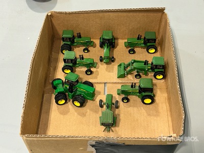 (8) John Deere Tractor Giocattoli
