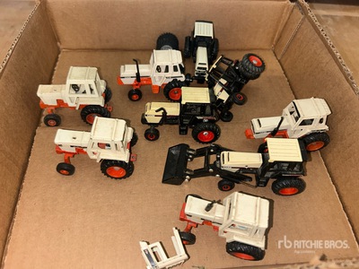 Quantity of 1/64 Case Tractor Giocattoli