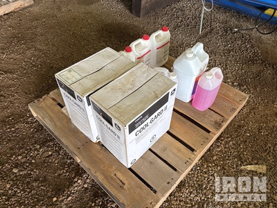 Quantity of (2) Boxes of John Deere Coolgard II Antifreeze Divers - Magasin, entrepôt, consommateur