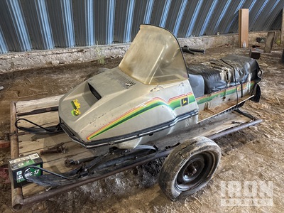 John Deere Trailfire 340 Schneemobil (Inoperable)