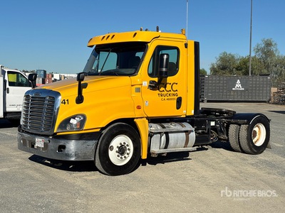 2013 Freightliner Cascadia 125 4x2 Day Cab Truck Tractor
