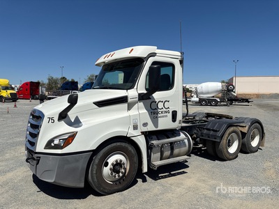 2019 Freightliner Cascadia 126 6x4 T/A Dagcabine Trekker