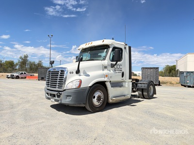 2015 Freightliner Cascadia 125 4x2 Ciągnik siodłowy z kabiną dzienną S/A