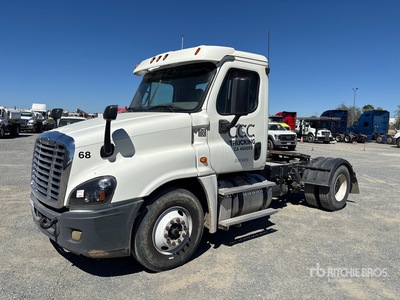 2015 Freightliner Cascadia 125 4x2 Ciągnik siodłowy z kabiną dzienną S/A
