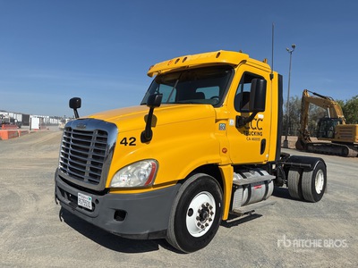 2013 Freightliner Cascadia 125 4x2 S/A Day Cab Truck Tractor