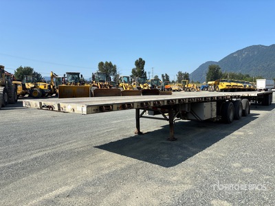 2015 Wilson 32 ft Tri/A Lead Flatbed Trailer