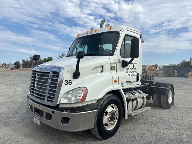 2012 Freightliner Cascadia 113 4x2 S/A Day Cab Truck Tractor