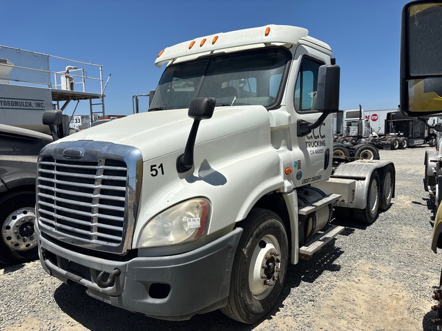 2015 Freightliner Cascadia 125 6x4 T/A Day Cab Truck Tractor (Inoperable)