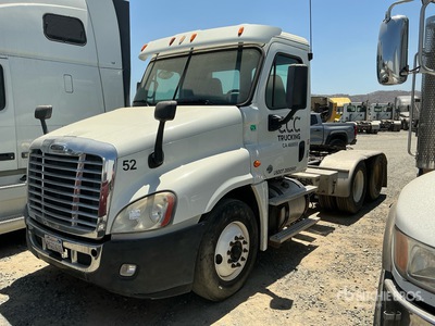 2015 Freightliner Cascadia 125 6x4 Ciągnik siodłowy T/A z kabiną dzienną