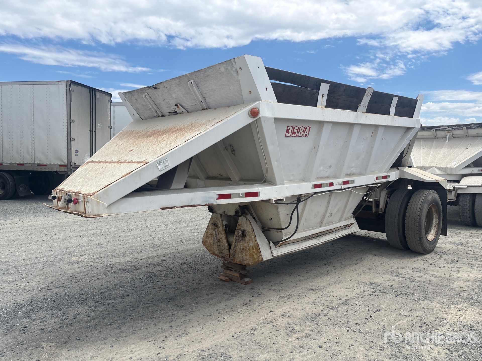1968 Fruehauf 20 ft S/A Lead Belly Dump Trailer