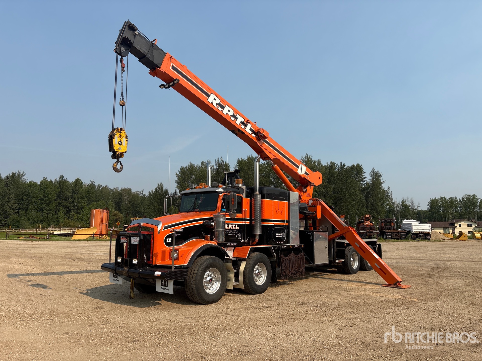 National 1169 30 ton Straight Boom on 2005 Kenworth T800 Wide Hood 8x4 Twin-Steer Sleeper Boom Truck