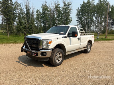 2015 Ford F350 Super Duty XLT 4x4 Pickup