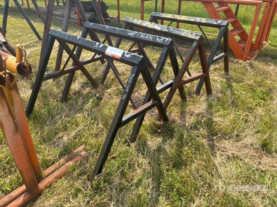 Quantity of (4) Metal Stands Divers - Industriel