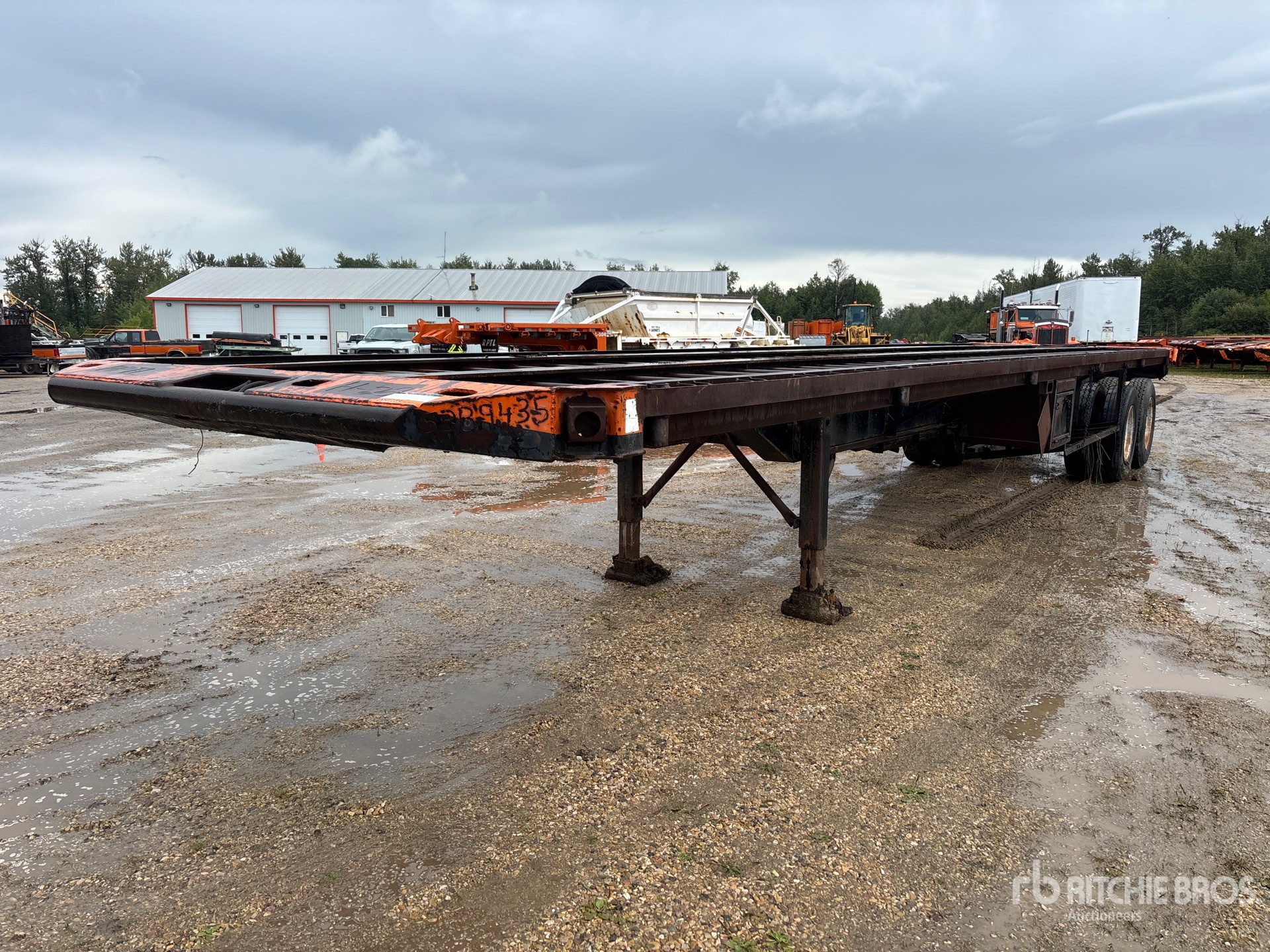 52 ft T/A bare frame Flatbed Trailer (Inoperable)