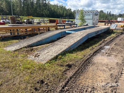 Steel and concrete loading ramp