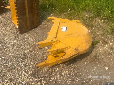 16 in Q/C Digging Rear Backhoe Bucket