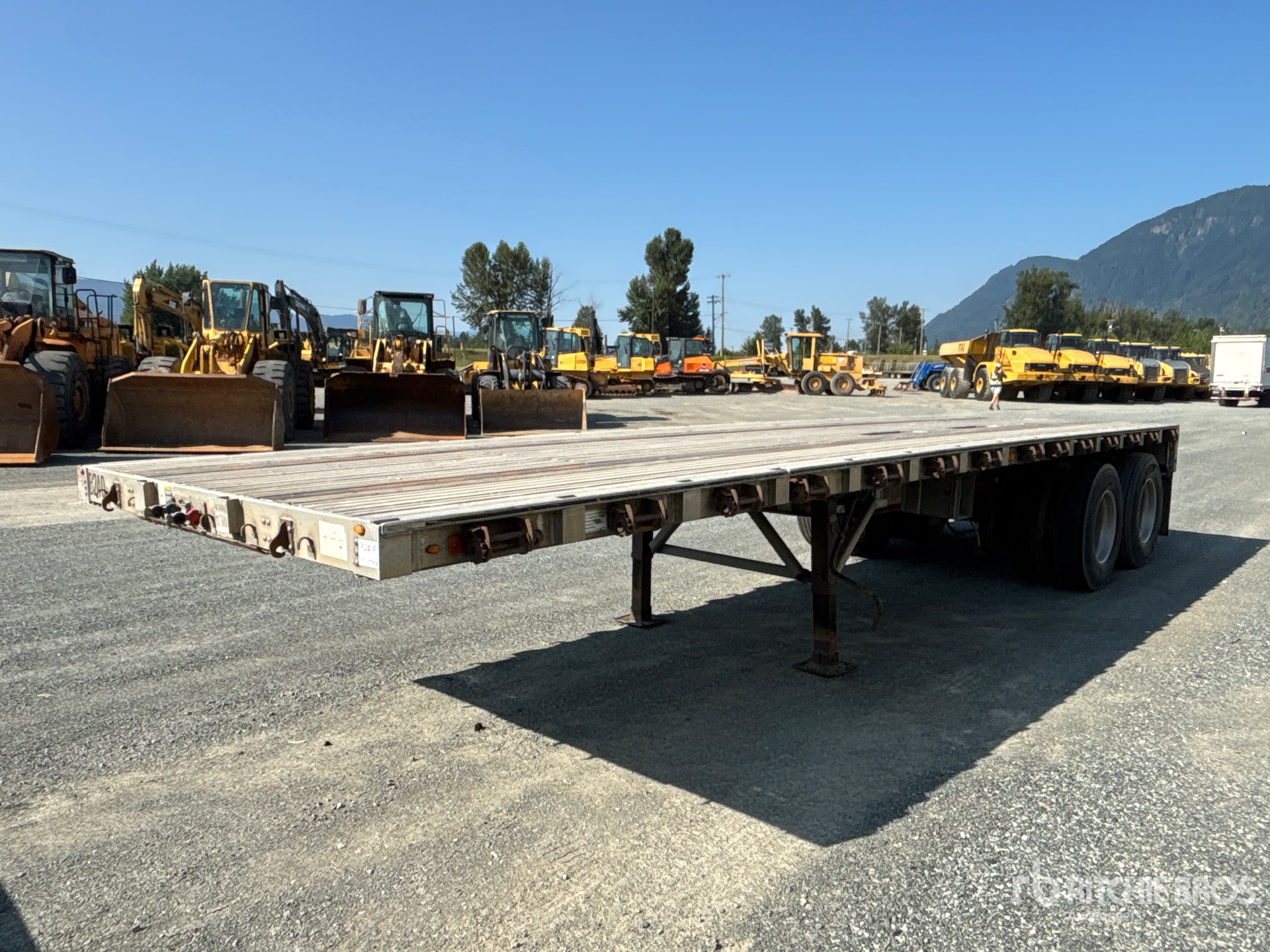 2015 Wilson 28 ft T/A Flatbed Trailer