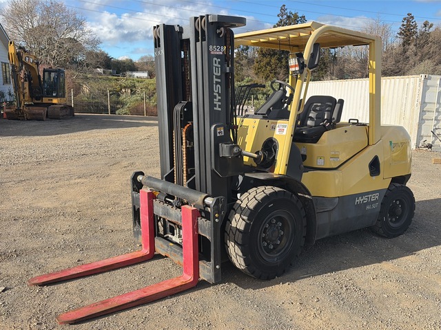 2022 Hyster H4.5UT Forklift