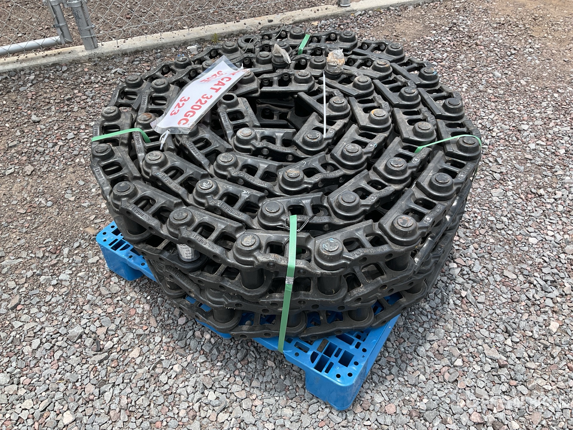 Quantity of (2) 2026 BZCQ T320 Lote de Cadenas para Excavadora (Sin Usar) / Excavator Track Links - Fits Cat 320 GC, 320E, 323 (Unused)