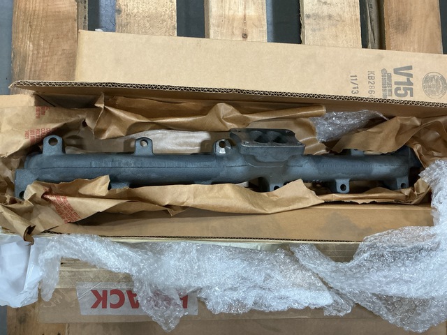 (6) Cat 100-6599 Exhaust Manifolds