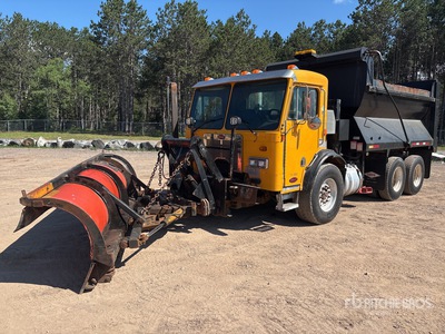 2011 Peterbilt 320 6x4 شاحنة كشط الثلج