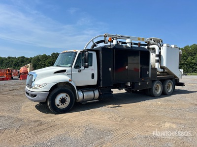 Vacmaster VND S6000 on 2015 International 4400 6x4 Vacuum Excavator Truck