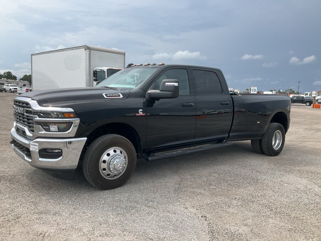 2025 Ram 3500 Heavy Duty 4x2 Crew Cab Pickup
