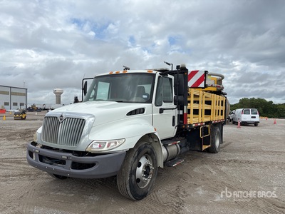 2011 International 4300 4x2 Attenuator Truck