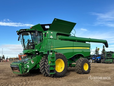 2018 John Deere S780 Combine Harvester