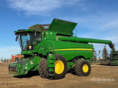 2016 John Deere S690 Combine Harvester