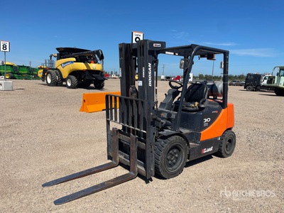 Doosan G30P-5 5300 lb Pneumatic Tire Forklift