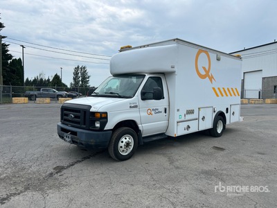 2013 Ford E450 Super Duty 4x2 Utility Truck