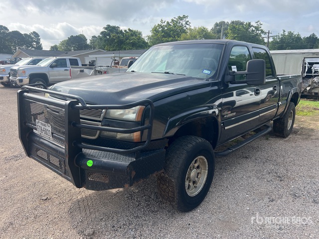 2005 Chevrolet Silverado 2500HD LS 4x4 Crew Cab Pickup
