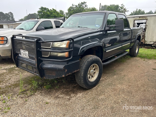 2005 Chevrolet Silverado 2500HD 4x4 Crew Cab Pickup