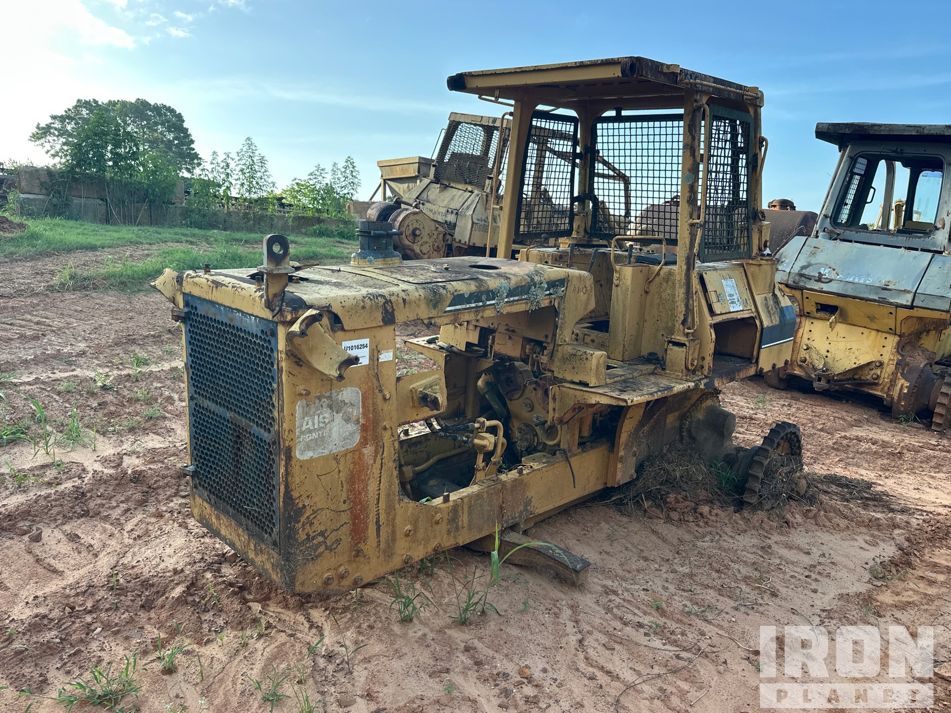 1987 Komatsu D58P Crawler Dozer (Inoperable)