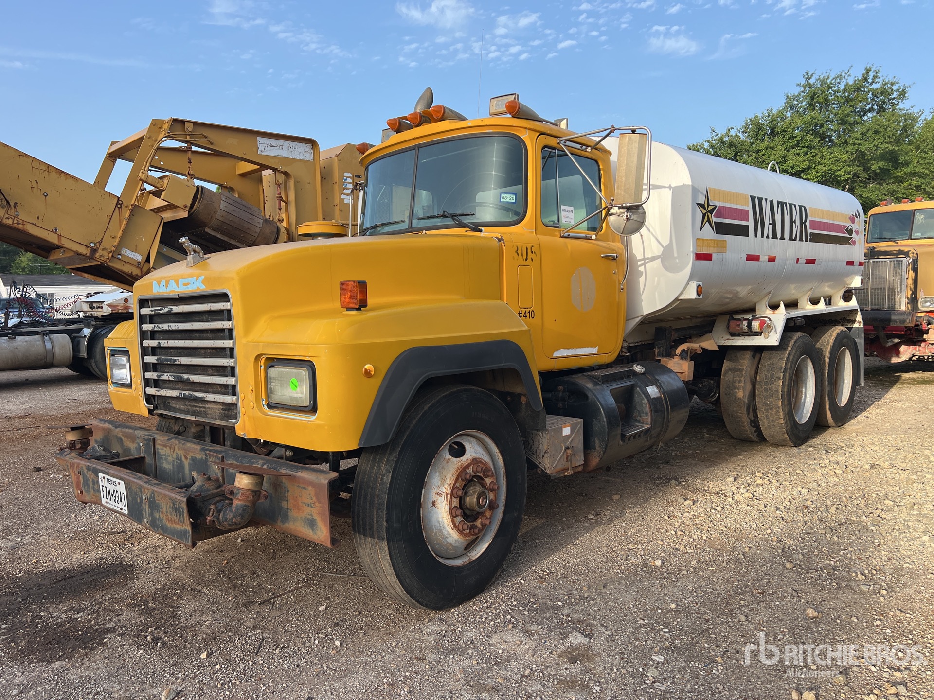 1992 Mack RD690S 3541 gal 6x4 Water Truck